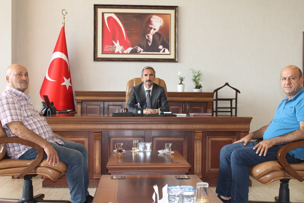 Sarıçam Ziraat Odası Başkanı Ali Mehmet SARSAL ve Ziraat Odası Meclis Başkanı Bülent YAMAÇ Kaymakamımıza Hayırlı Olsun Ziyaretinde Bulundular.